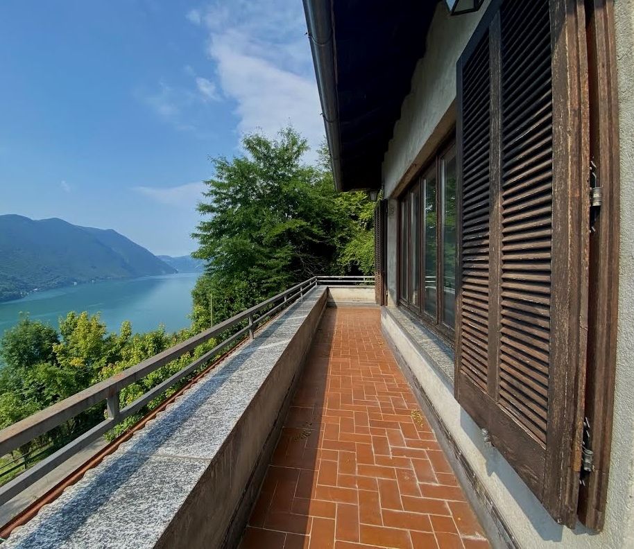 Villa in Valsolda, Italy, 220 m² - picture 1