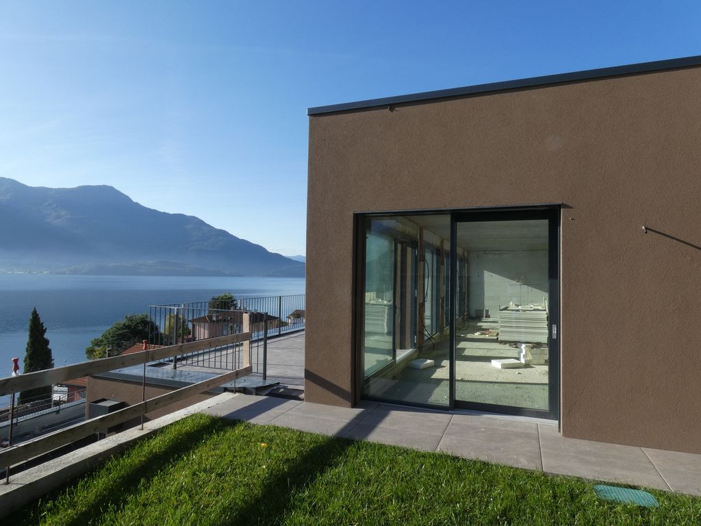 Flat in Domaso, Italy, 102 m² - picture 1