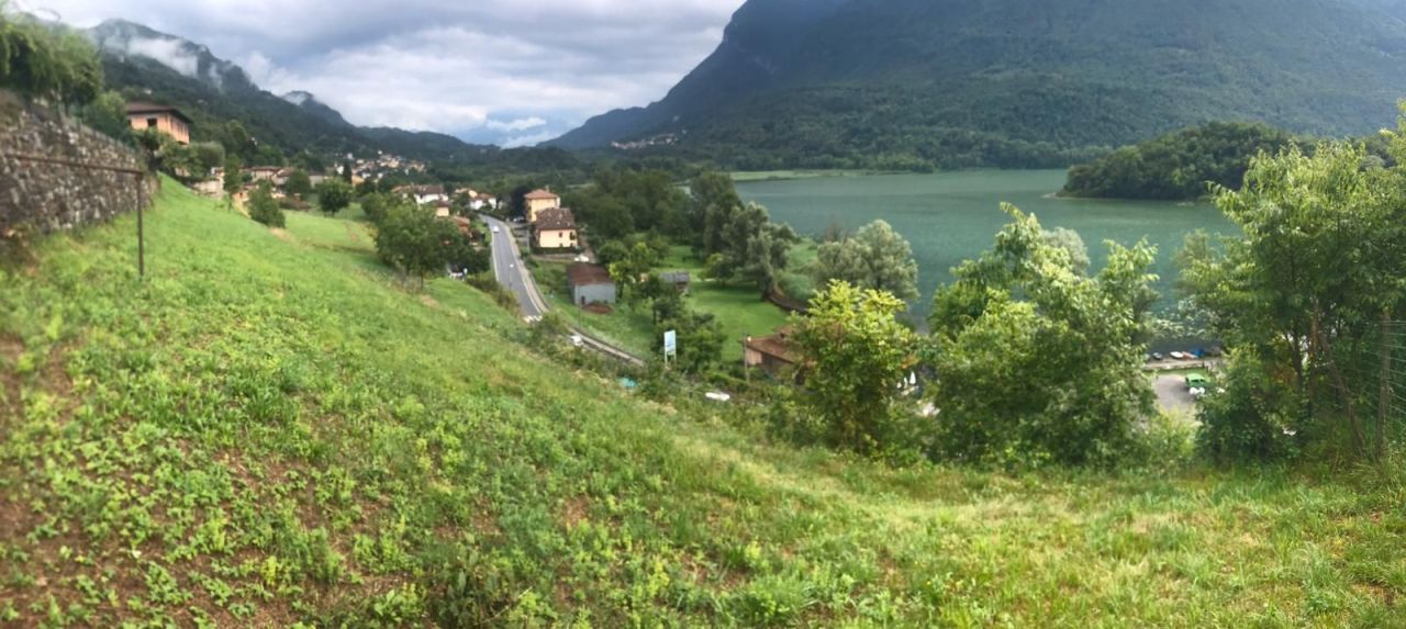 Terreno a Carlazzo, Italia, 2 440 m2 - foto 7