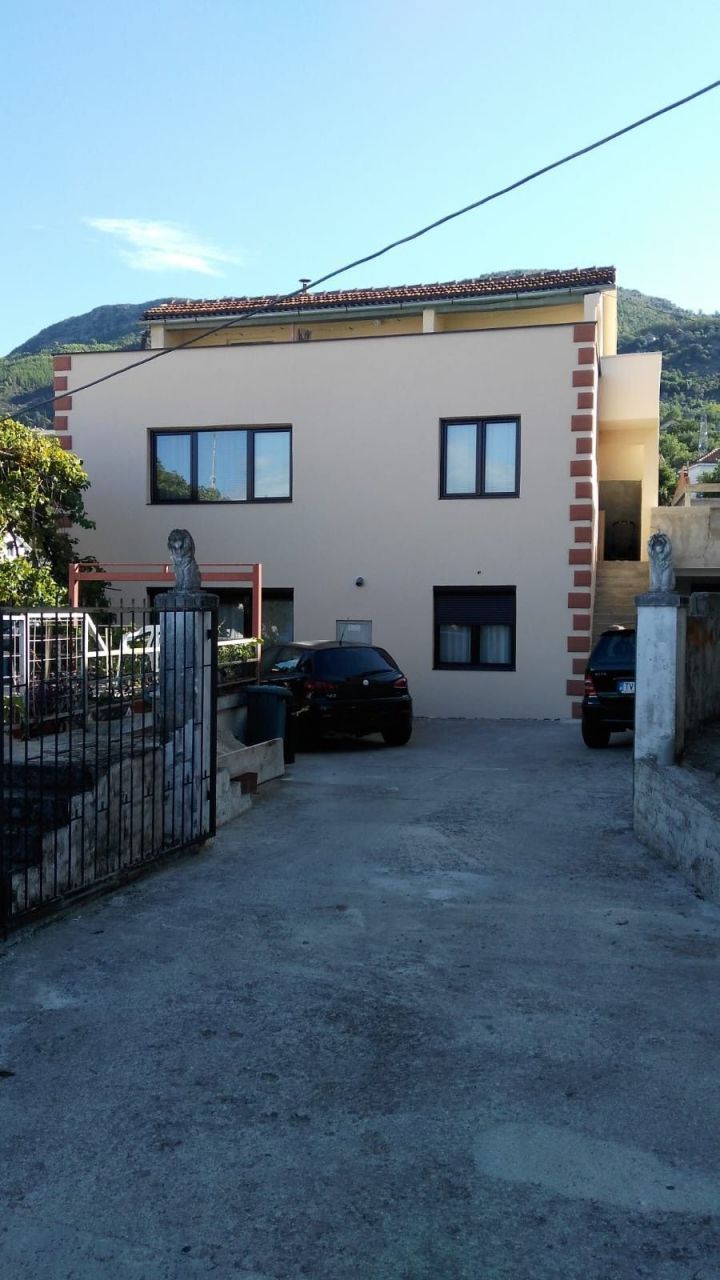 Casa en Tivat, Montenegro, 245 m² - imagen 1