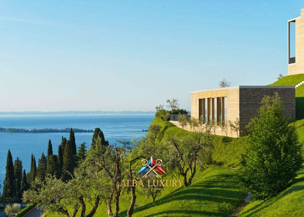 Villa à Gardone Riviera, Italie, 670 m² - image 1