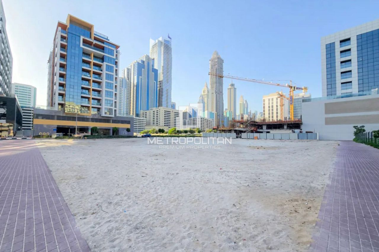 Biens commerciaux à Dubaï, EAU, 1 392 m² - image 1