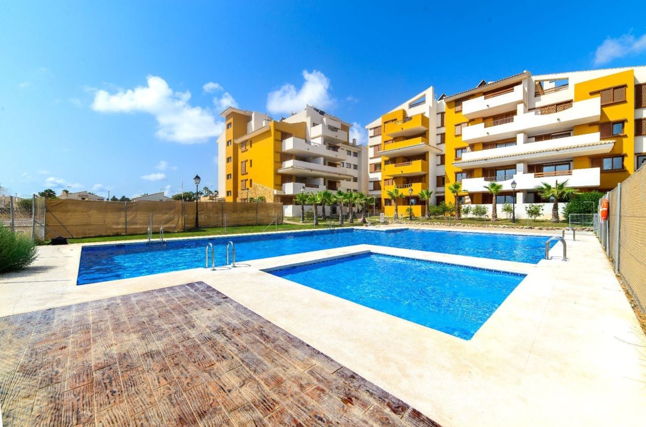 Apartment in Torrevieja, Spain, 99 m² - picture 1