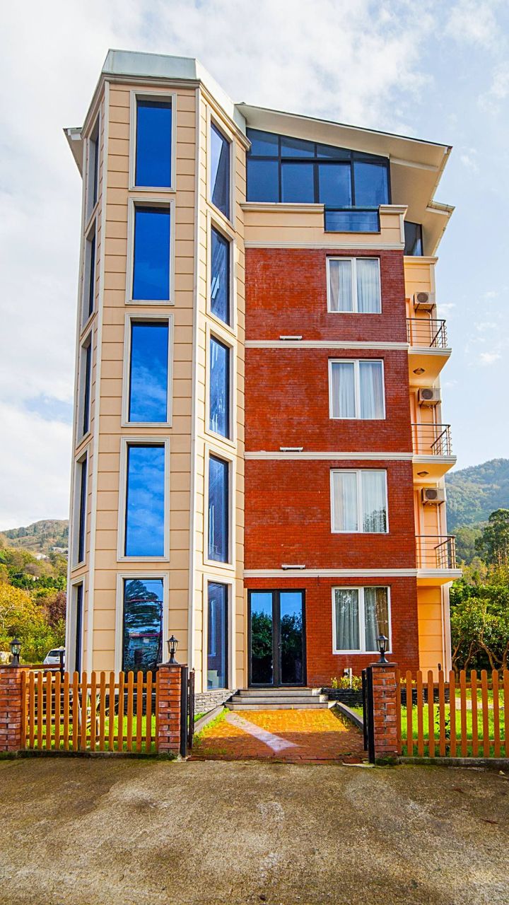 Hôtel à Batoumi, Géorgie, 1 850 m² - image 1