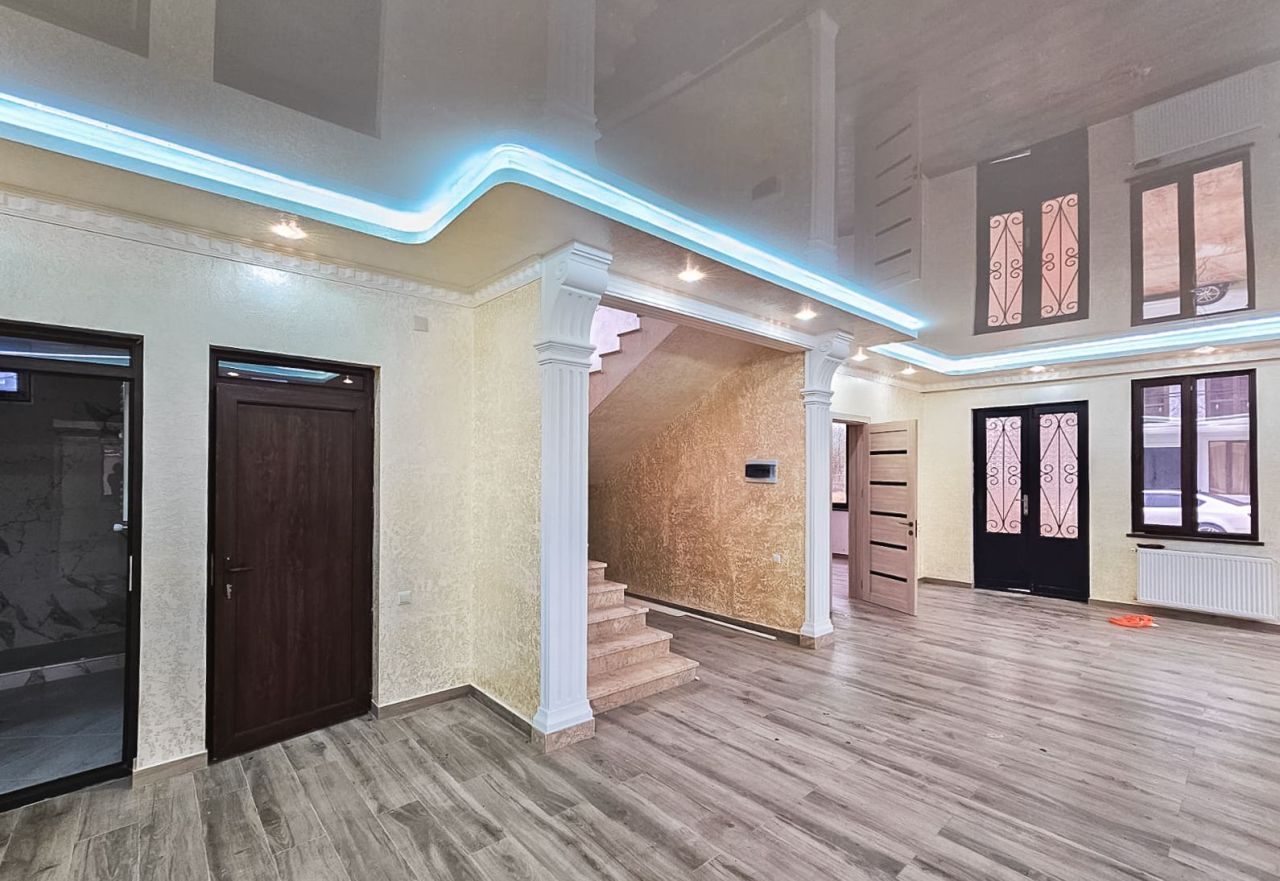 Casa en Batumi, Georgia, 240 m² - imagen 1
