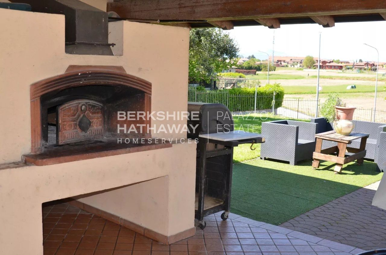 Villa in Novara, Italy, 319 m² - picture 5