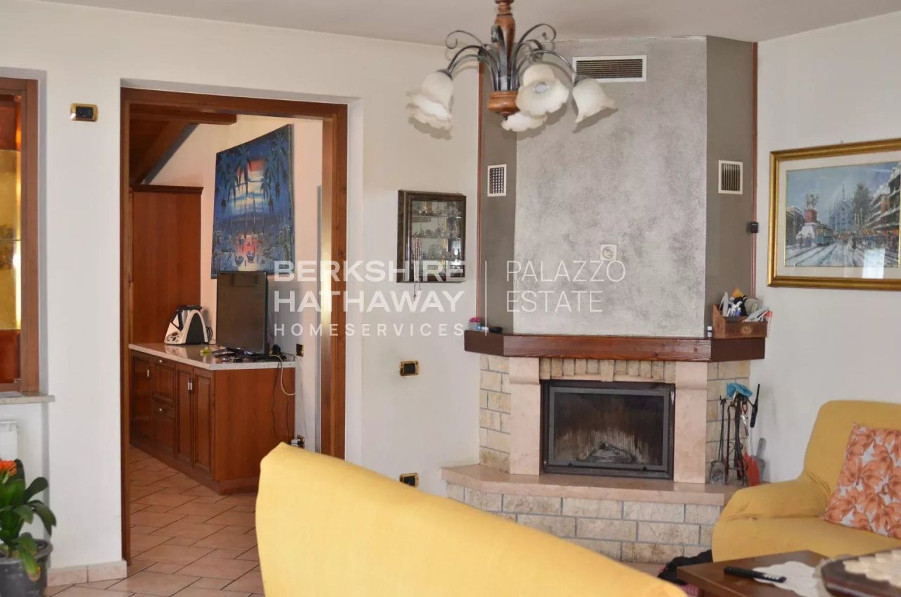 Villa in Novara, Italy, 319 m² - picture 8