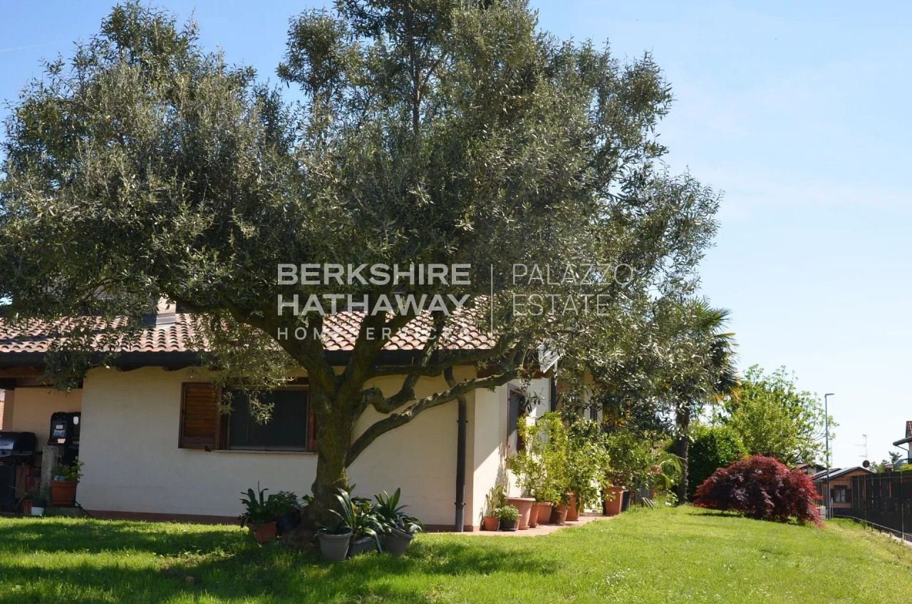 Villa in Novara, Italy, 319 m² - picture 3