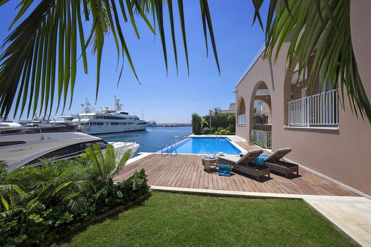 Villa à Limassol, Chypre, 239 m² - image 1