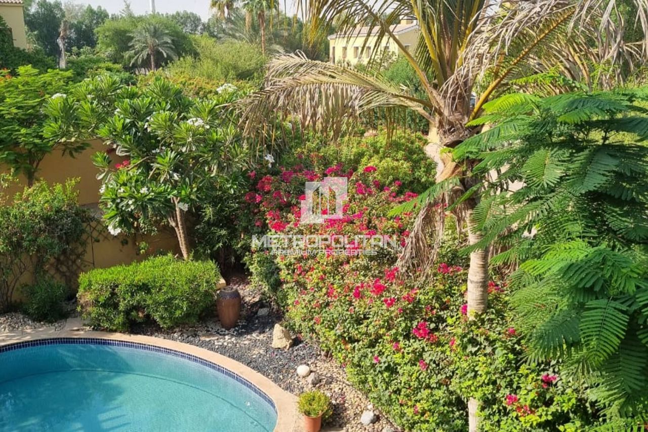 Townhouse in Dubai, UAE, 232 m² - picture 1