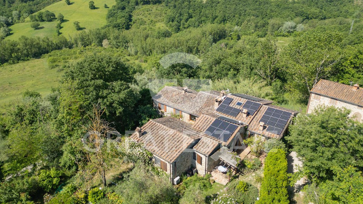 Haus in Fabro, Italien, 441.2 m² - Foto 1
