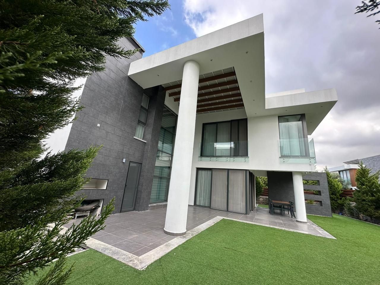 Villa in Kyrenia, Cyprus, 295 m² - picture 1