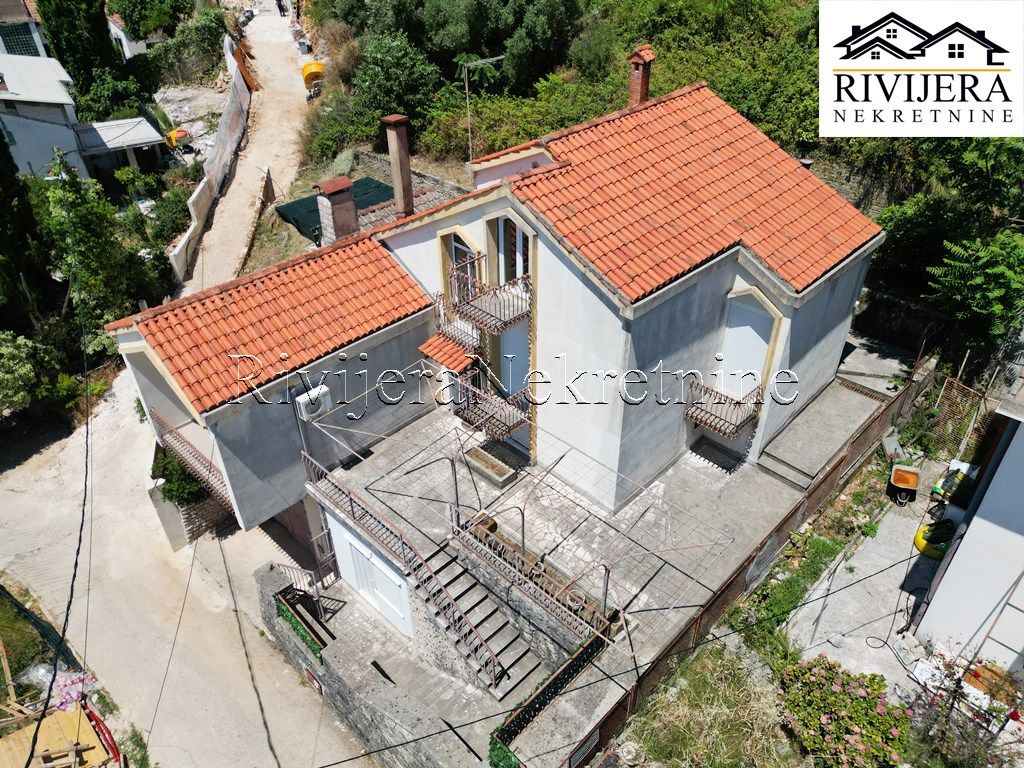 Casa en Herceg-Novi, Montenegro, 220 m² - imagen 3