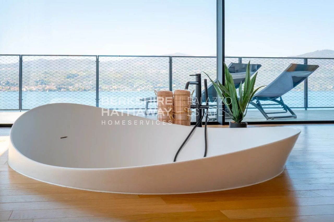 Villa à Angera, Italie, 750 m² - image 11