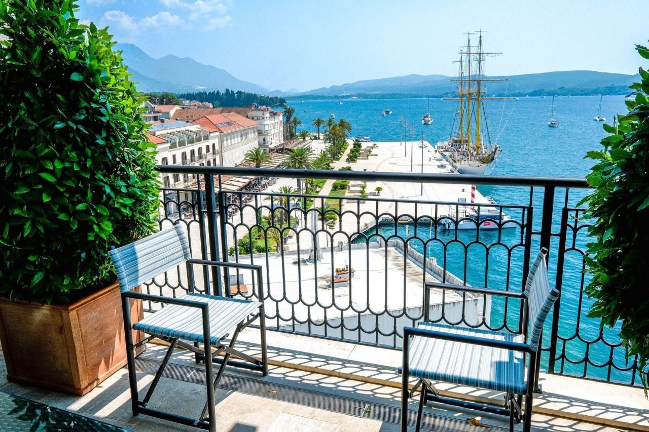 Appartement à Tivat, Monténégro, 135 m² - image 1