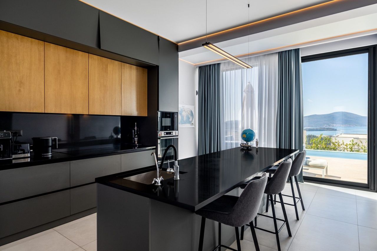 Villa en Kotor, Montenegro, 180 m² - imagen 4