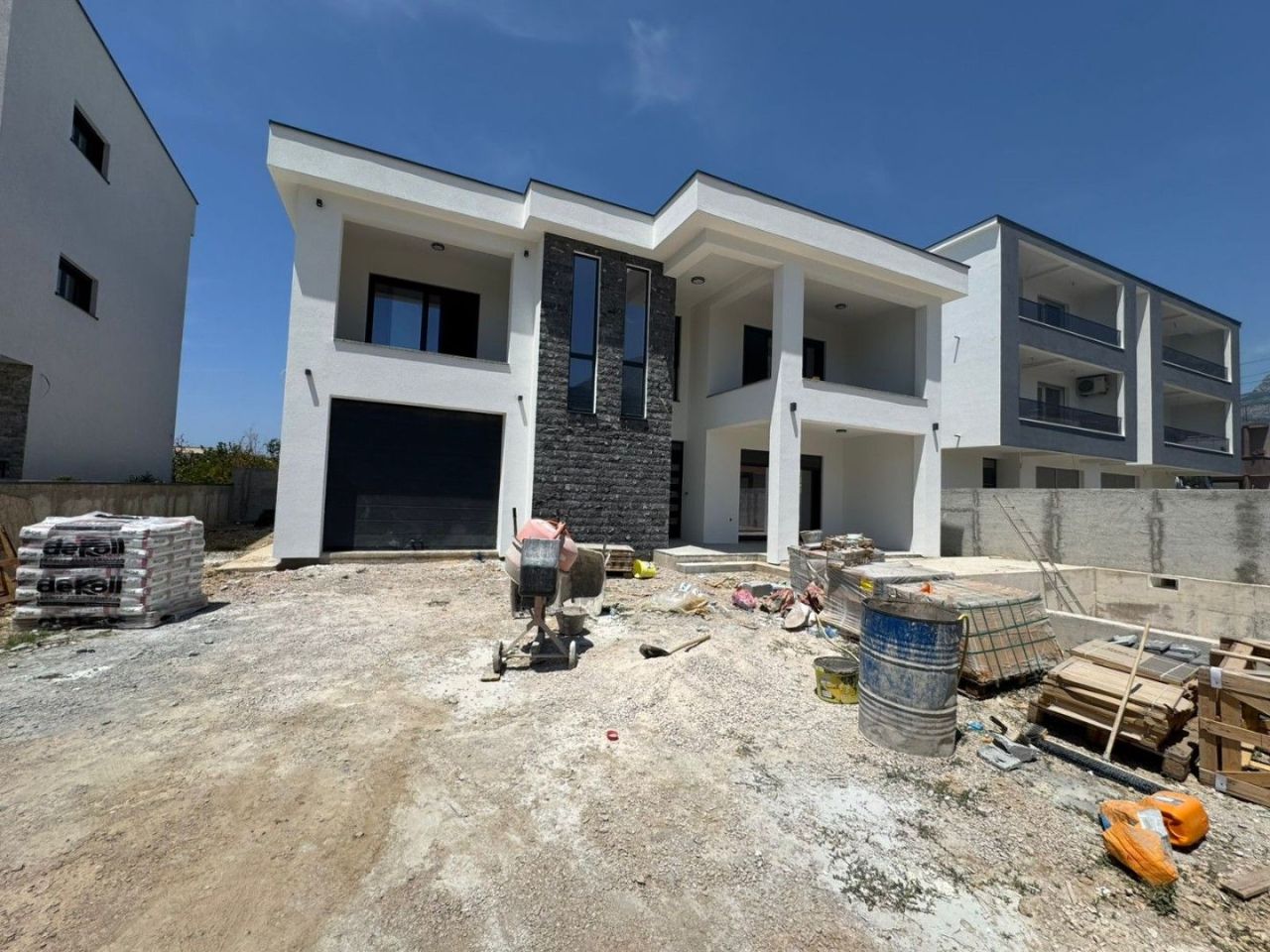Haus in Bar, Montenegro, 235 m² - Foto 1