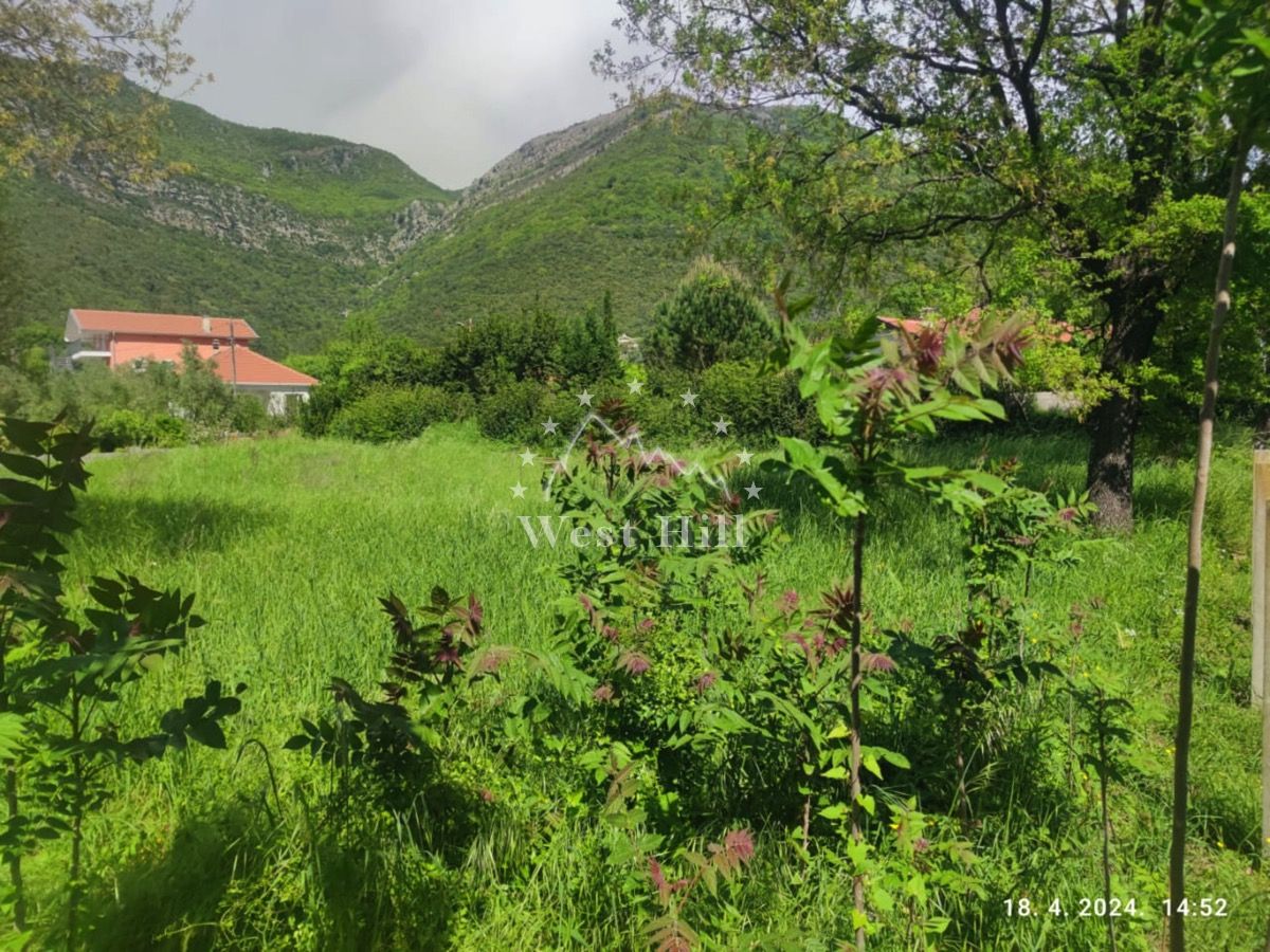 Terrain à Zelenika, Monténégro, 1 286 m² - image 1