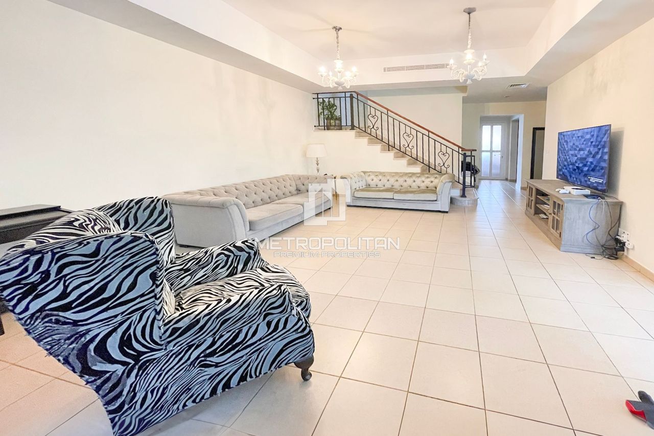 Townhouse in Dubai, UAE, 232 m² - picture 1