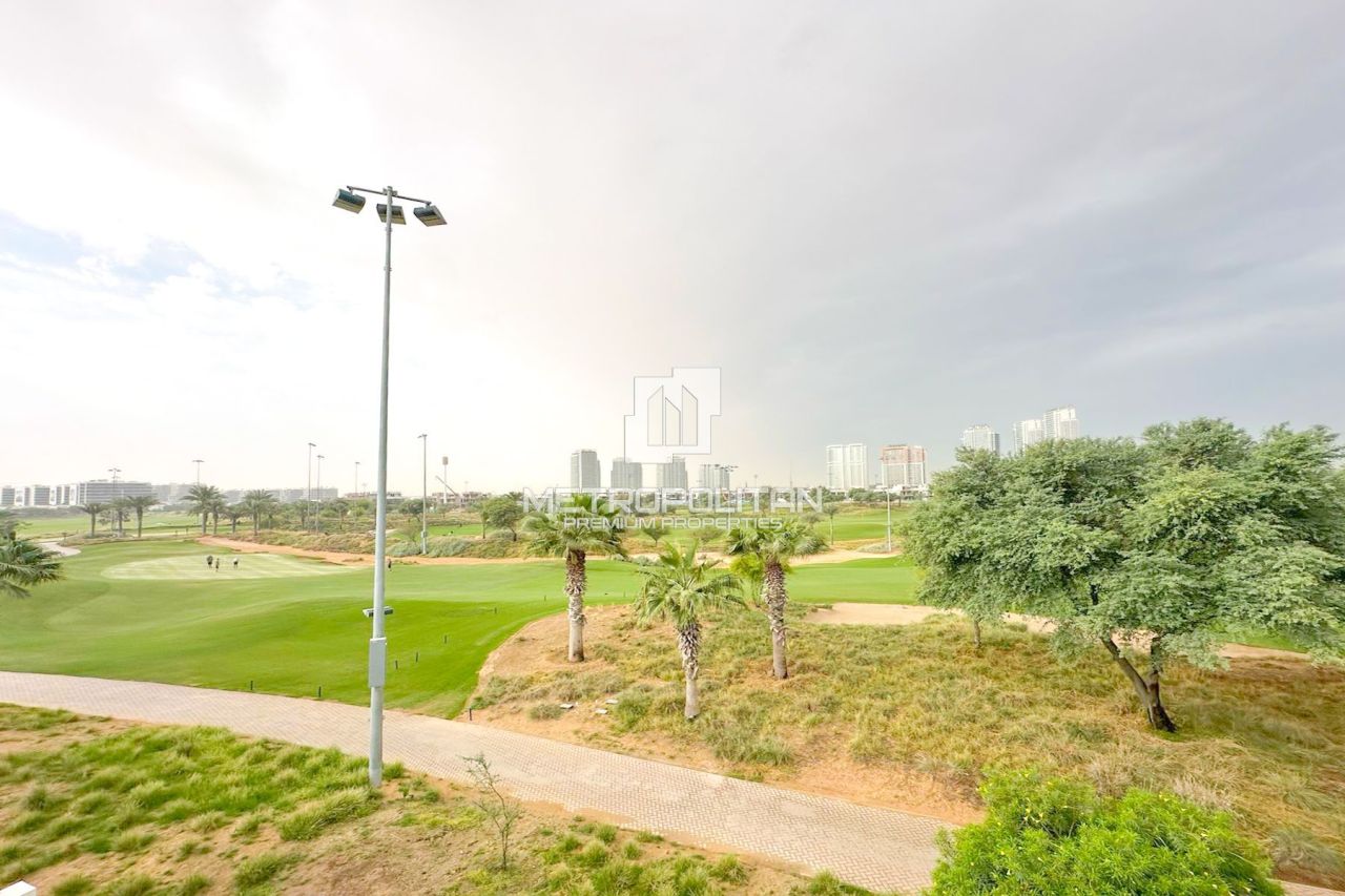 Villa in Dubai, UAE, 383 m² - picture 1