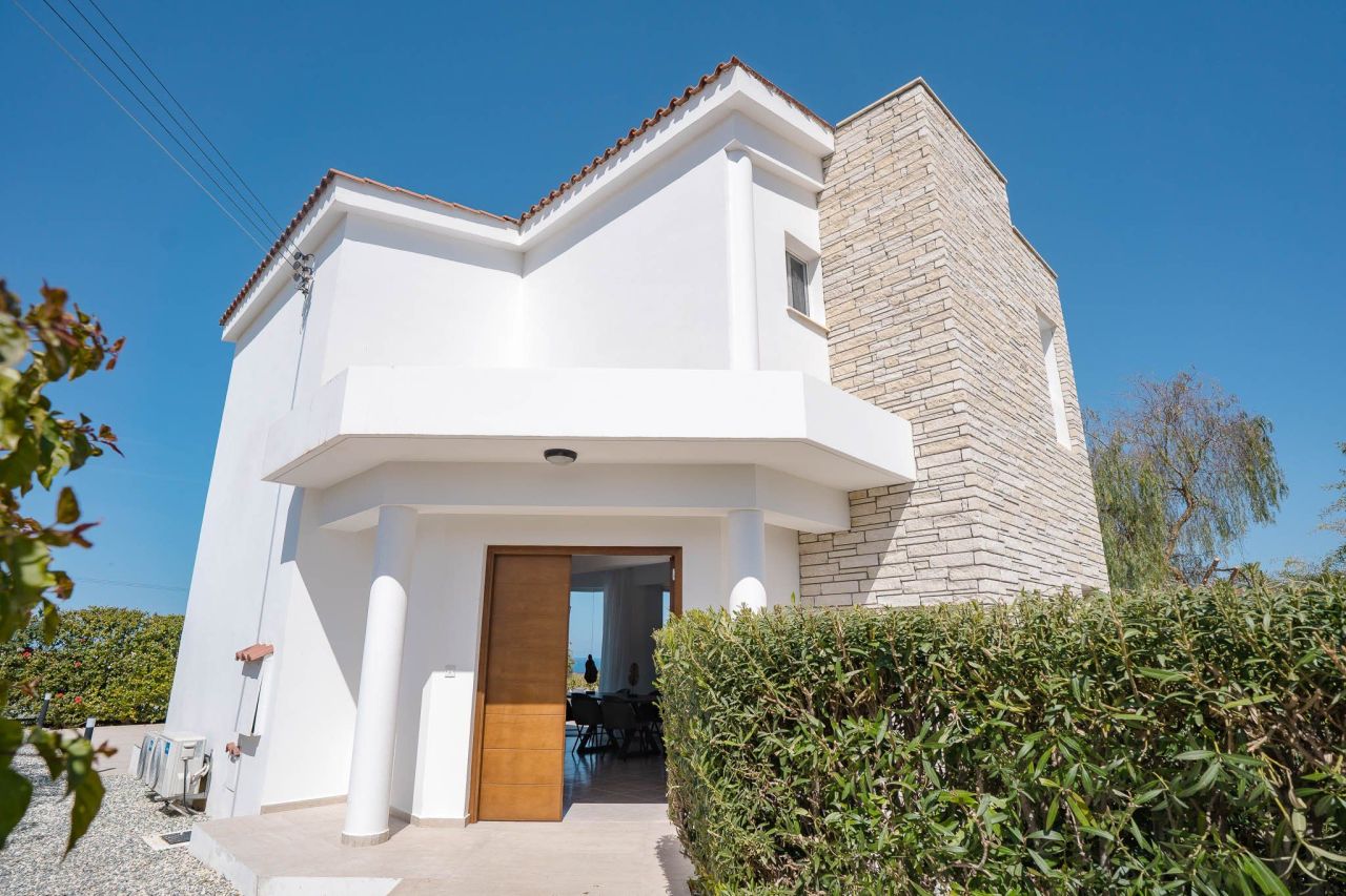 House in Paphos, Cyprus, 164 000 m² - picture 1