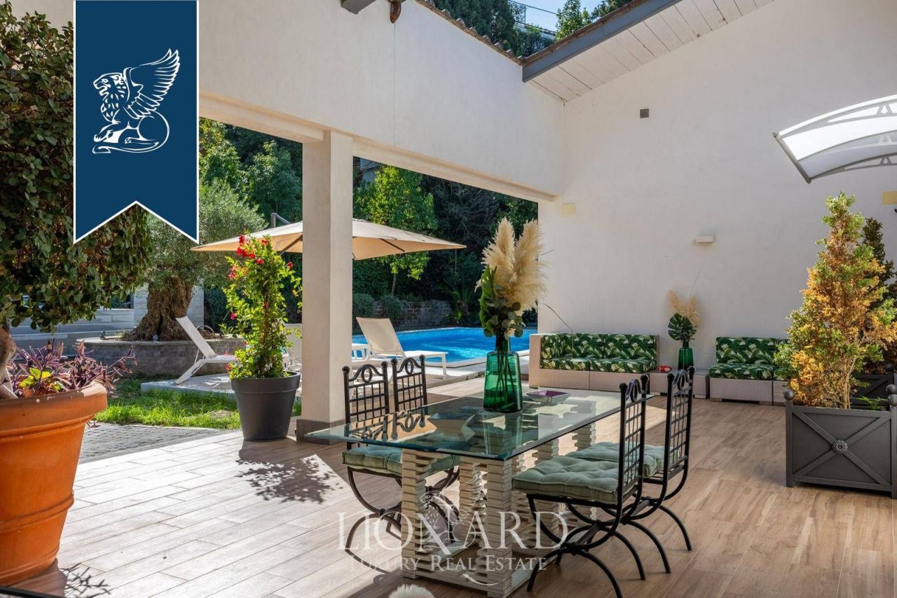 Villa en Roma, Italia, 1 000 m² - imagen 2