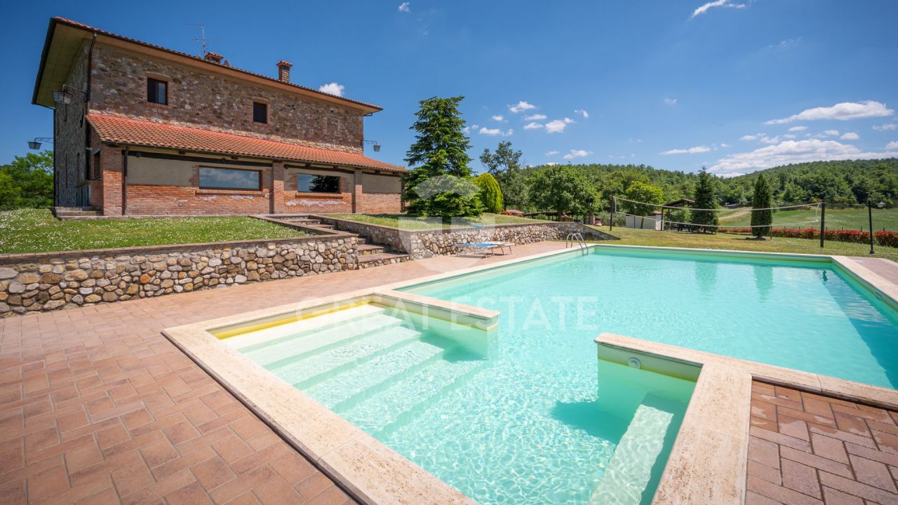 House in Viterbo, Italy, 373.45 m² - picture 4