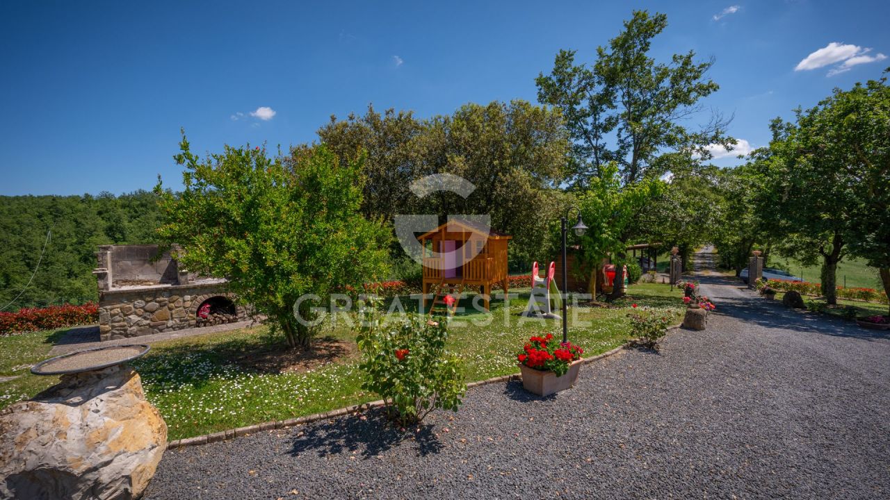 House in Viterbo, Italy, 373.45 m² - picture 6