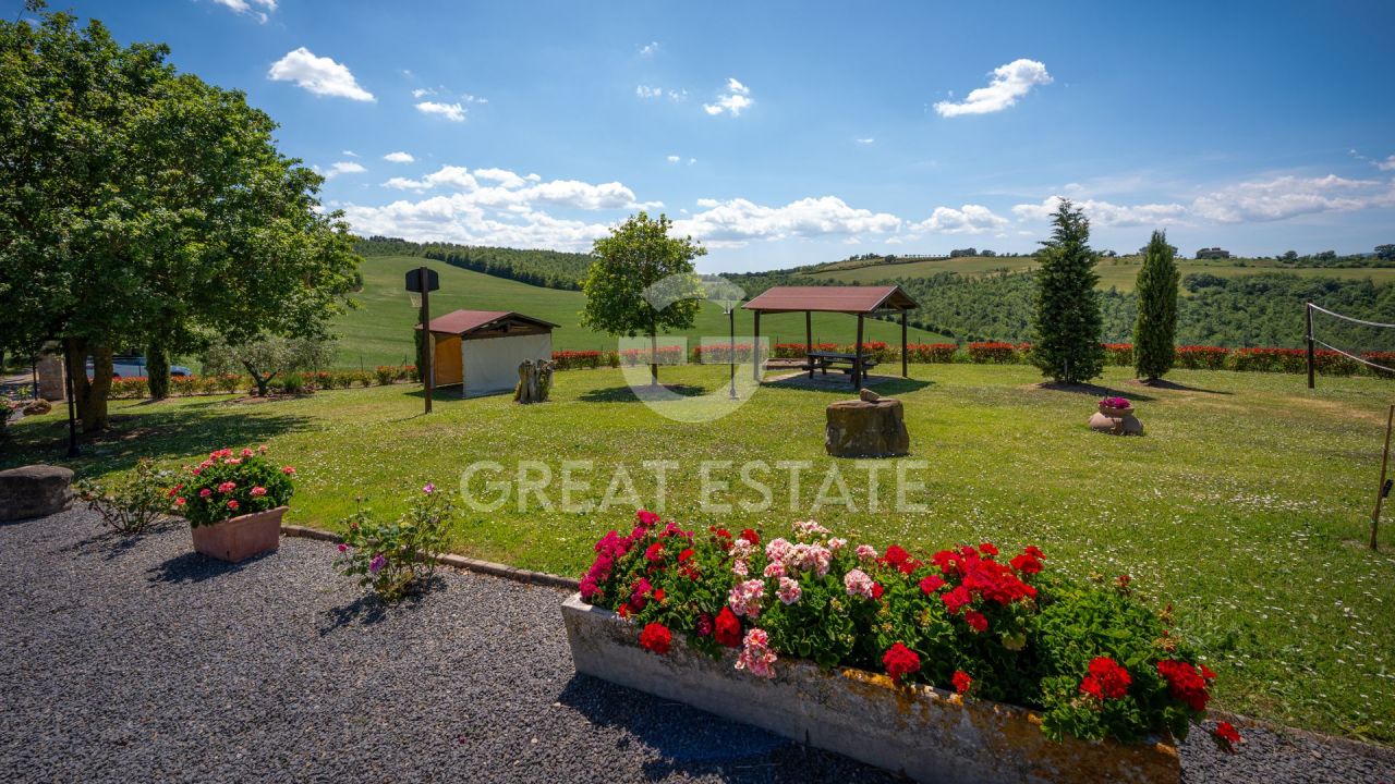 House in Viterbo, Italy, 373.45 m² - picture 7