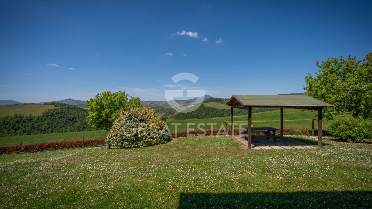 House in Viterbo, Italy, 373.45 m² - picture 8