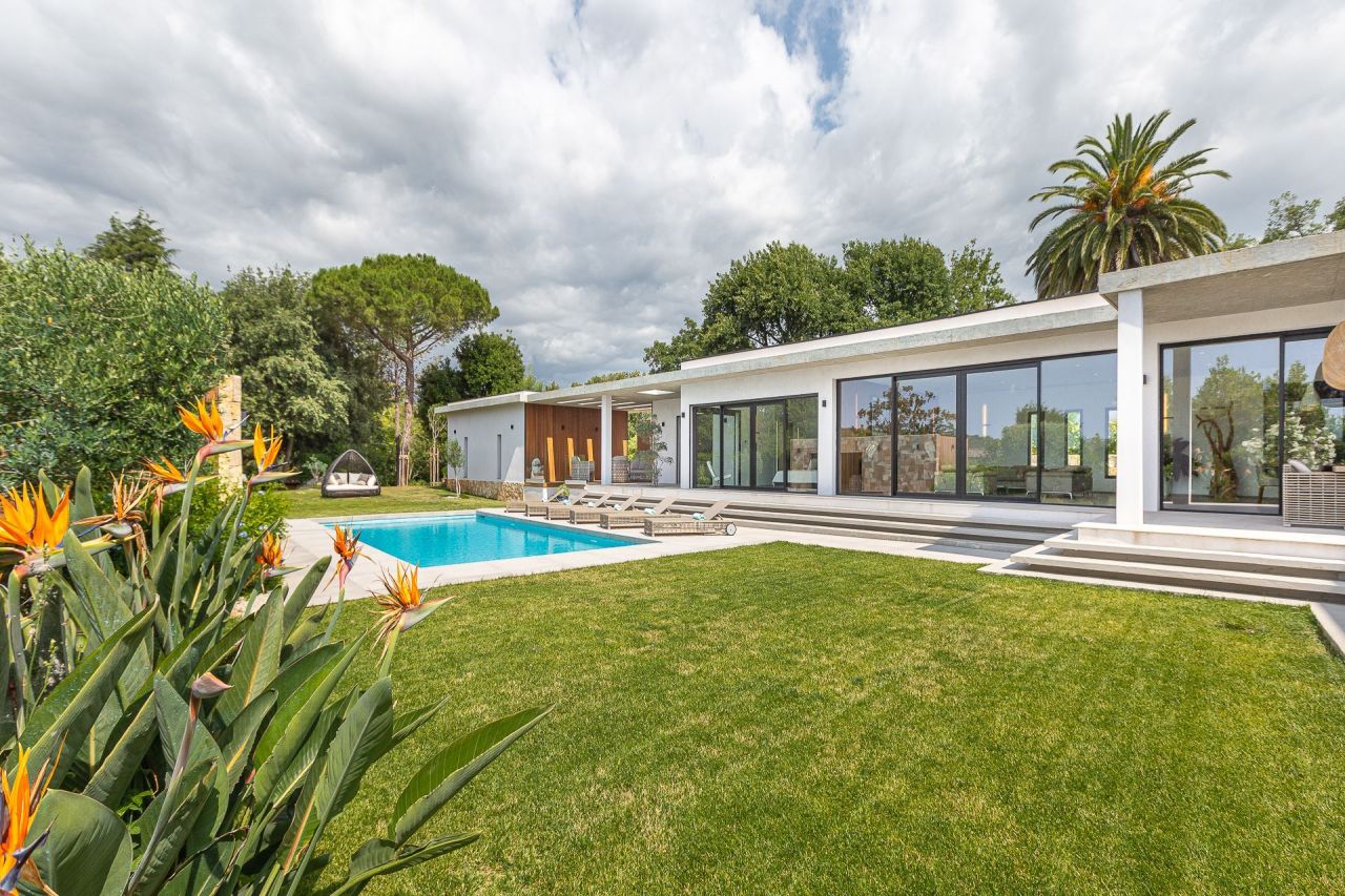 Villa in Biot, France, 5 000 m² - picture 1