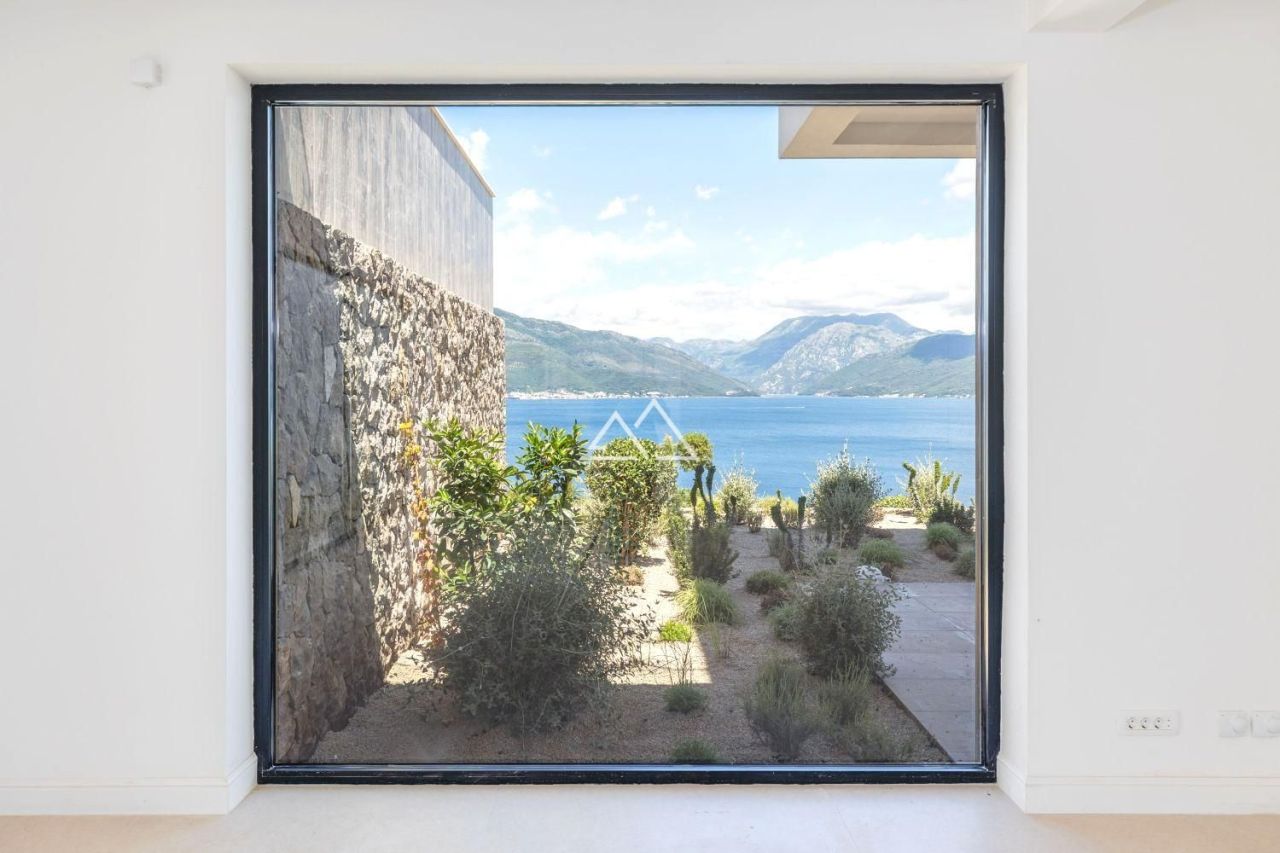 Villa in Krasici, Montenegro, 328 m² - picture 1