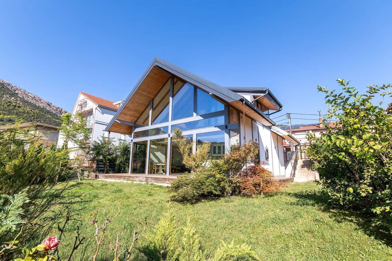 Maison à Tivat, Monténégro, 162 m² - image 1