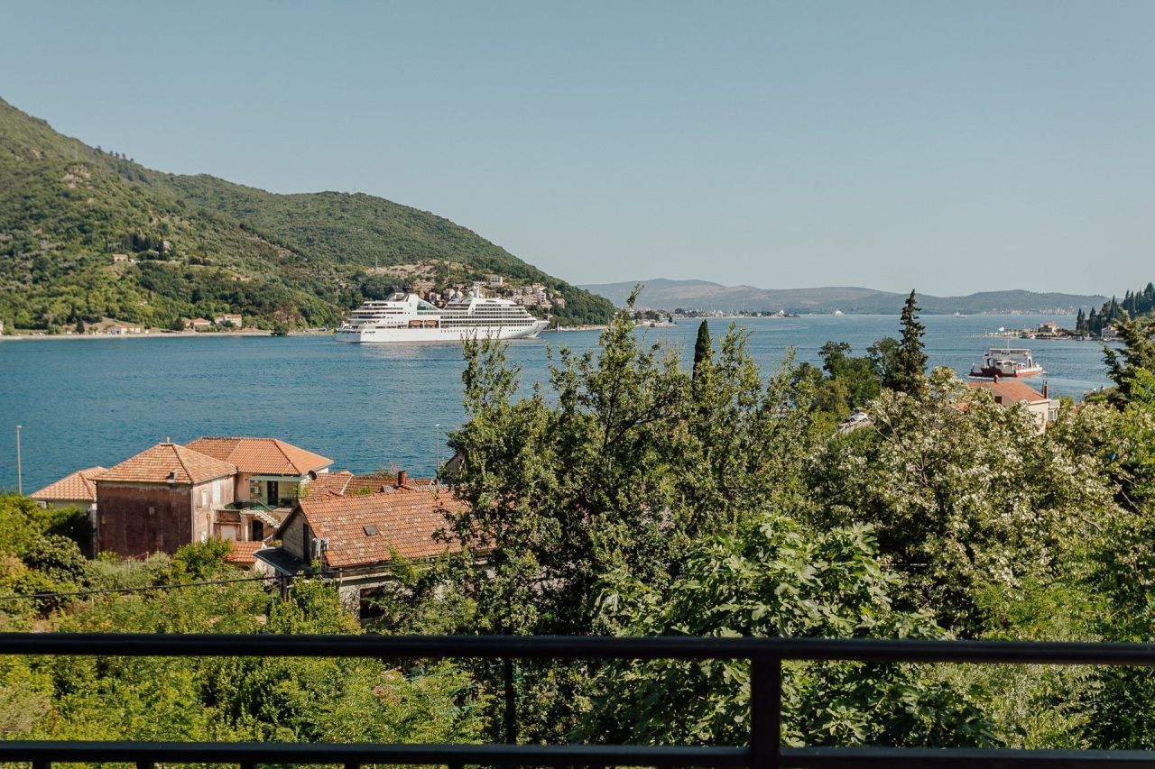 Piso en Kamenari, Montenegro, 96 m² - imagen 2