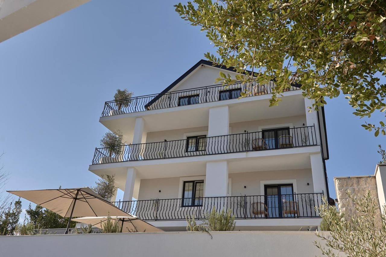 Villa en Tivat, Montenegro, 424 m² - imagen 1