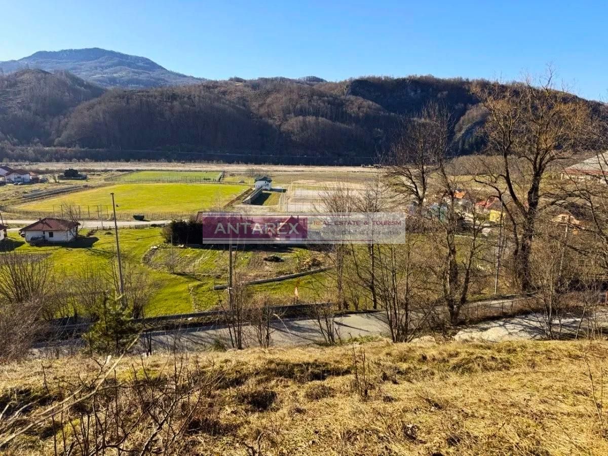 Grundstück in Kolasin, Montenegro, 6 000 m² - Foto 1