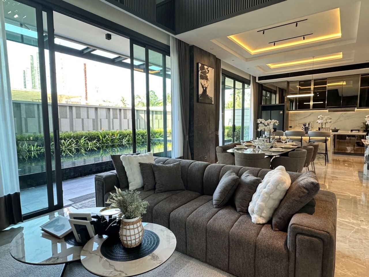 Villa en Pattaya, Tailandia, 450.68 m² - imagen 1