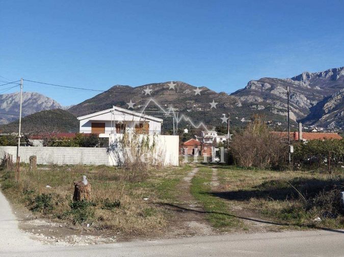 Grundstück in Bar, Montenegro, 1 764 m² - Foto 1