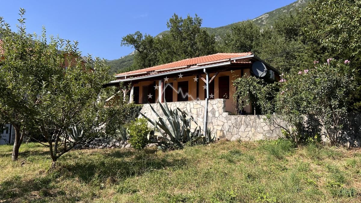 Casa en Risan, Montenegro, 70 m² - imagen 1