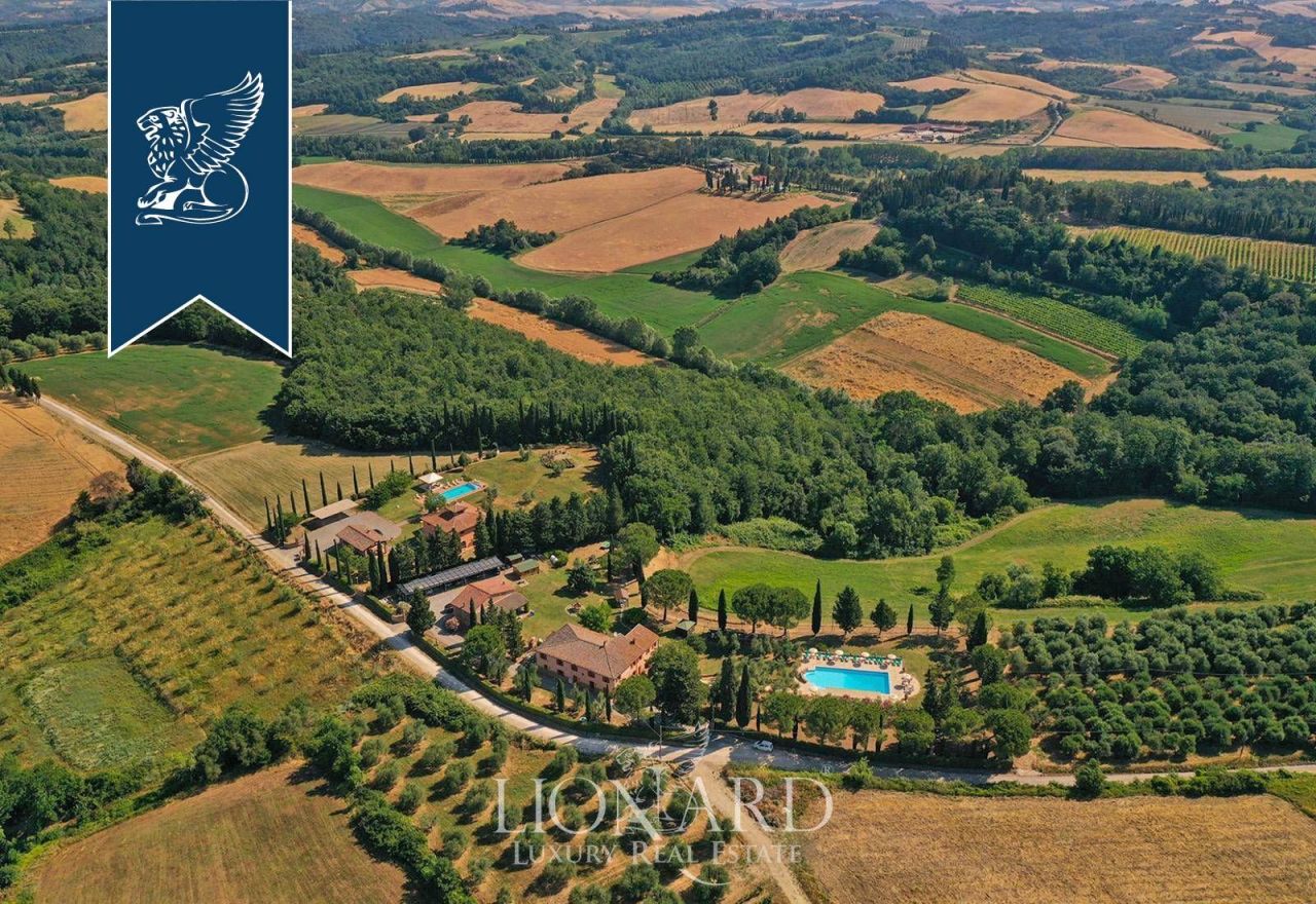 Granja en Pisa, Italia, 1 050 m² - imagen 3
