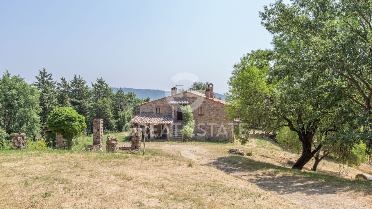 Casa en Montegabbione, Italia, 399.65 m² - imagen 1