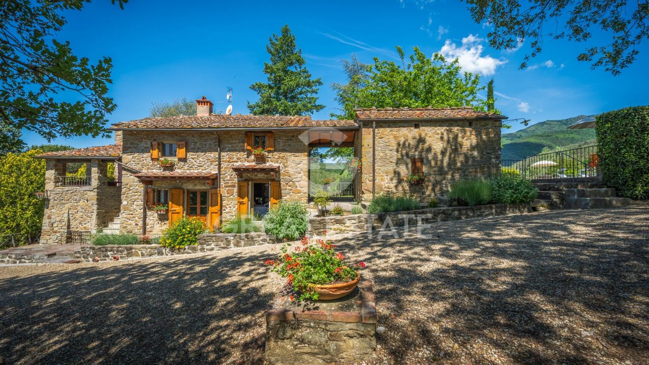 Casa Loro Ciuffenna, Italia, 293 m² - imagen 1