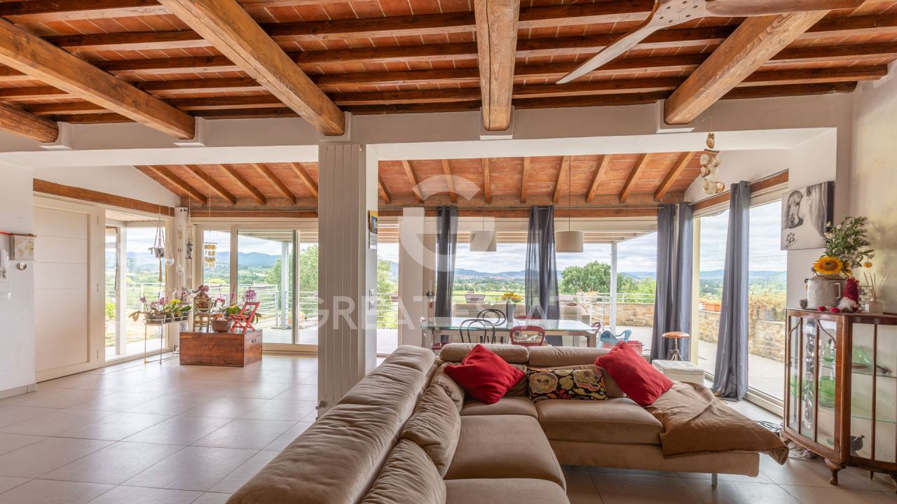 House in Arezzo, Italy, 289.9 m² - picture 1