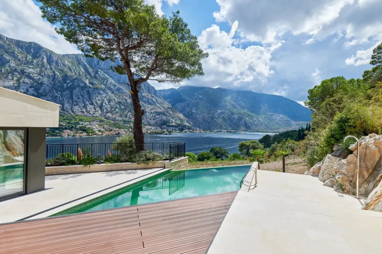 Villa à Kotor, Monténégro, 479 m² - image 1