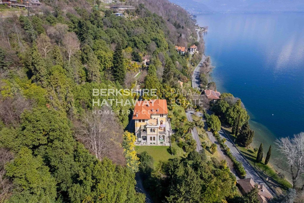 Mansión en Ghiffa, Italia, 1 598 m² - imagen 1