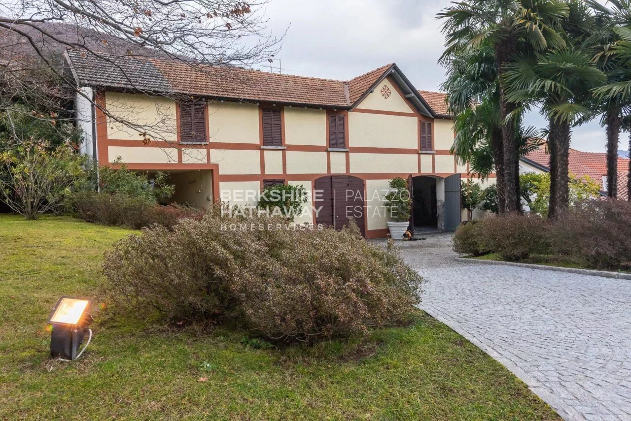 Mansion in Lesa, Italy, 1 180 m² - picture 6