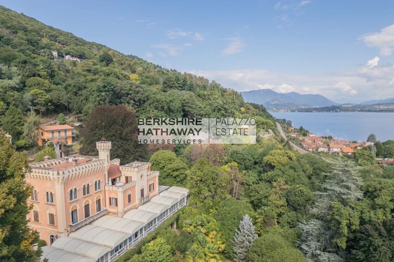 Castle in Lesa, Italy, 1 300 m² - picture 3