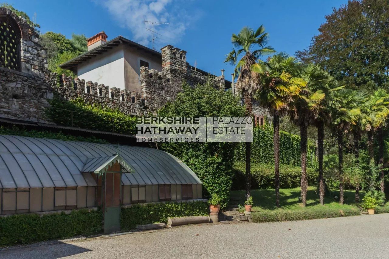 Castle in Lesa, Italy, 1 300 m² - picture 16