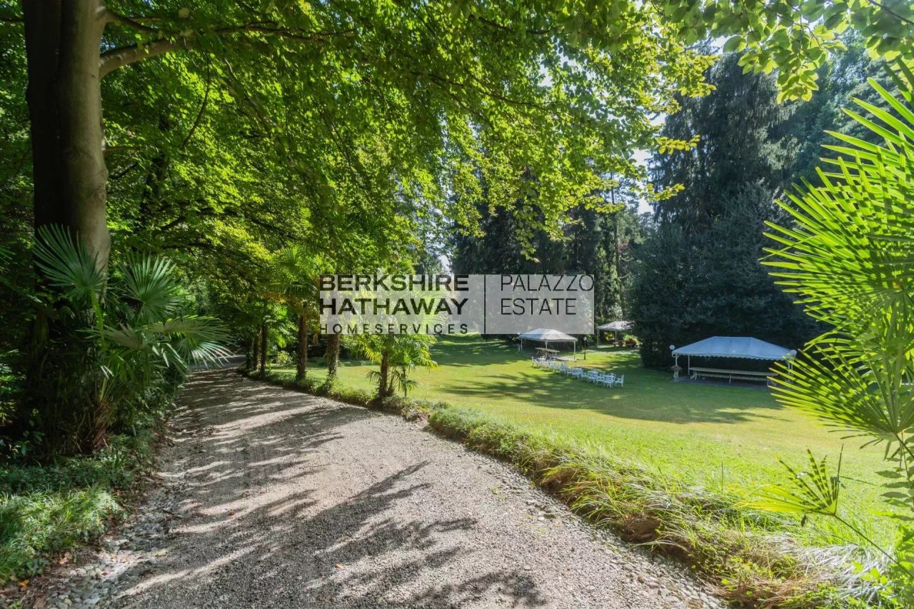 Castle in Lesa, Italy, 1 300 m² - picture 11