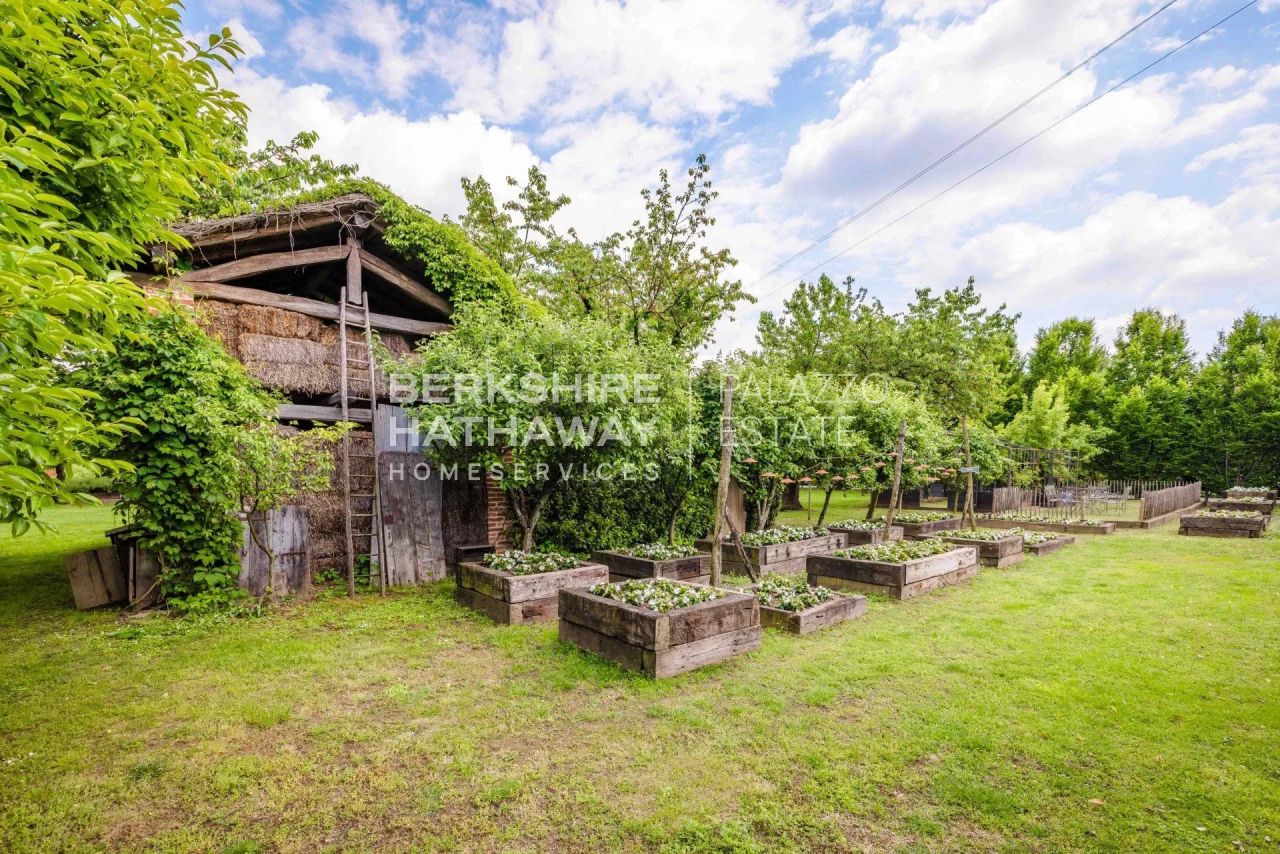 Domaine à Novare, Italie, 1 700 m² - image 16